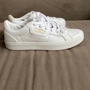 New Adidas Sleek shoes size 5 women’s